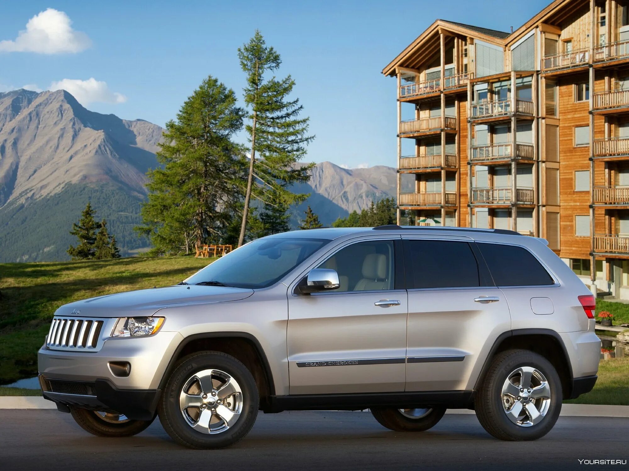 Какие машины джипы. Машина Jeep Grand Cherokee. Jeep Cherokee 2011. Grand Cherokee 2011. Гранд Чероки 2011.