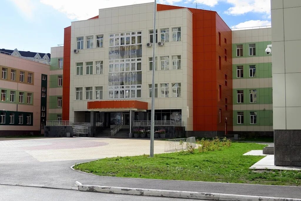 Школа 92 тюмень на зелинского. Школа 92 тюмень на зелинского. Школа 92 корпус 2. Школа 92 корпус 1. Гондатти 13 школа 92.