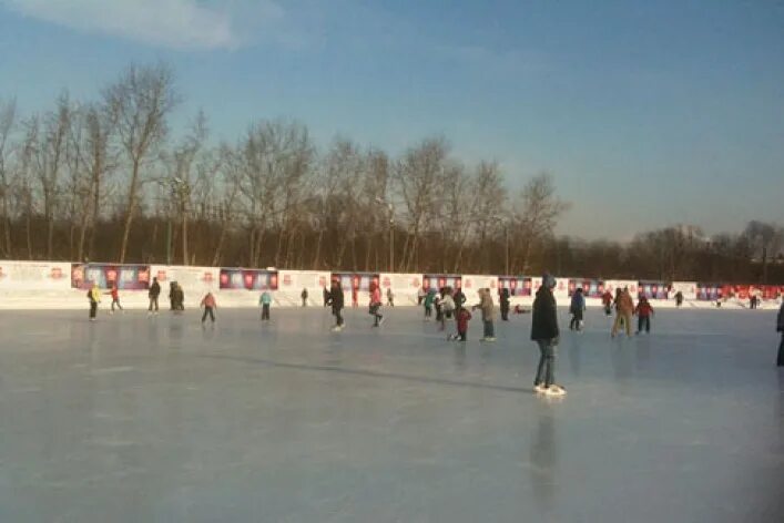 Стадион динамо ижевск каток. Какой каток старейший в москве. Катки москвы работающие. Большой каток в москве. Каток на патриарших прудах 2021.