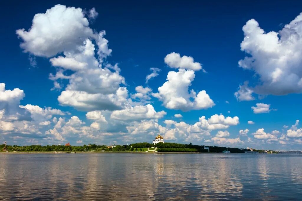 Волга вода россии. Волга река. "Лето на Волге" Ярославская область. Река Волга Ярославль. Волга Матушка река.