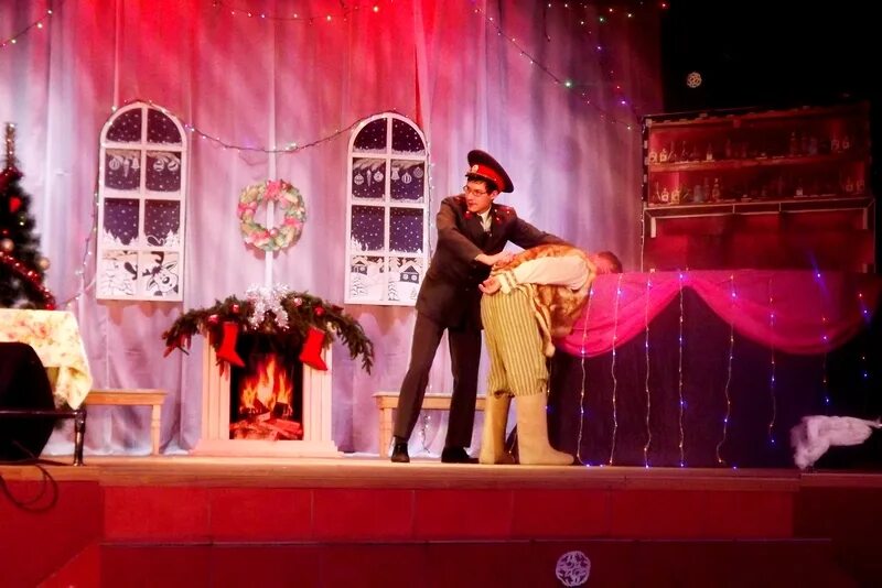 новогоднее представление"приключение нюры буфетчицы и колобка. буфетчица нюра новогоднее представление. буфетчица нюра новогоднее представление. костюм медведя в приключениях нюры буфетчицы. пиженко новогодние сказки.