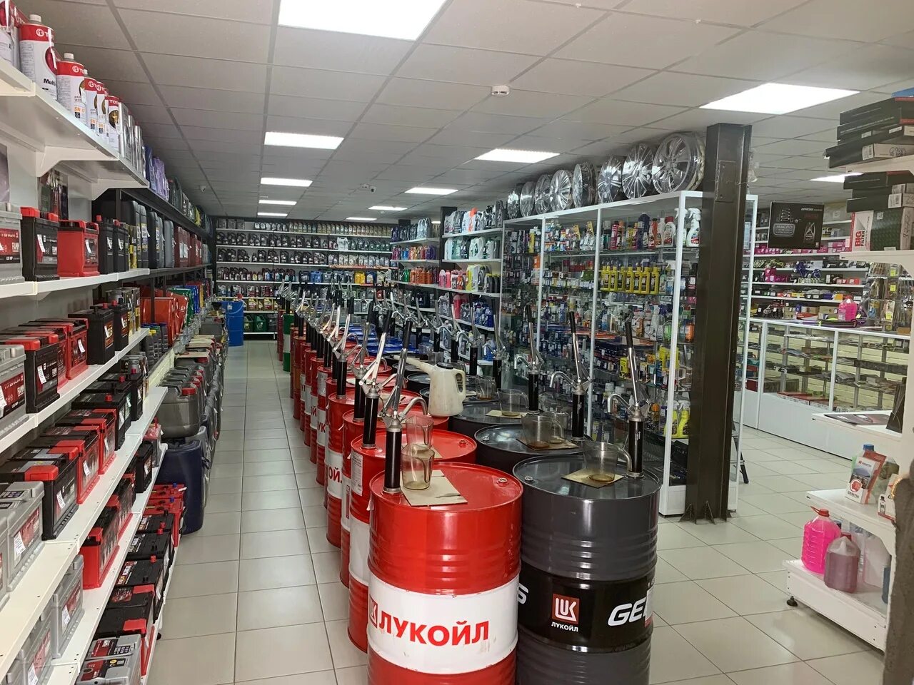 Адреса автомагазинов. Витрины для автозапчастей. Адреса автомагазинов. Магазин запчастей. Адреса автомагазинов.