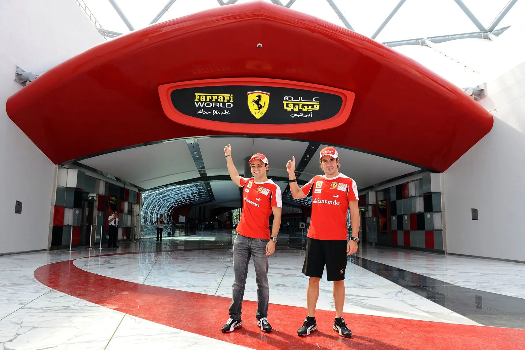 Ferrari World Абу-Даби. Феррари парк Абу Даби. Музей Феррари в Абу Даби. Парк развлечений Ferrari World (остров яс, Абу-Даби).