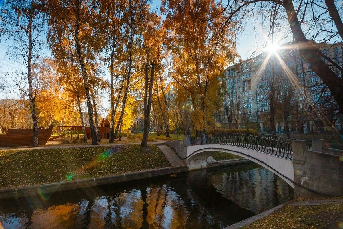 Сцена в хамовниках. Парк Мандельштама в Хамовниках. Парк усадьба Трубецких. Усадьба Трубецких в Хамовниках, Москва. Усадьба Трубецких на Фрунзенской.