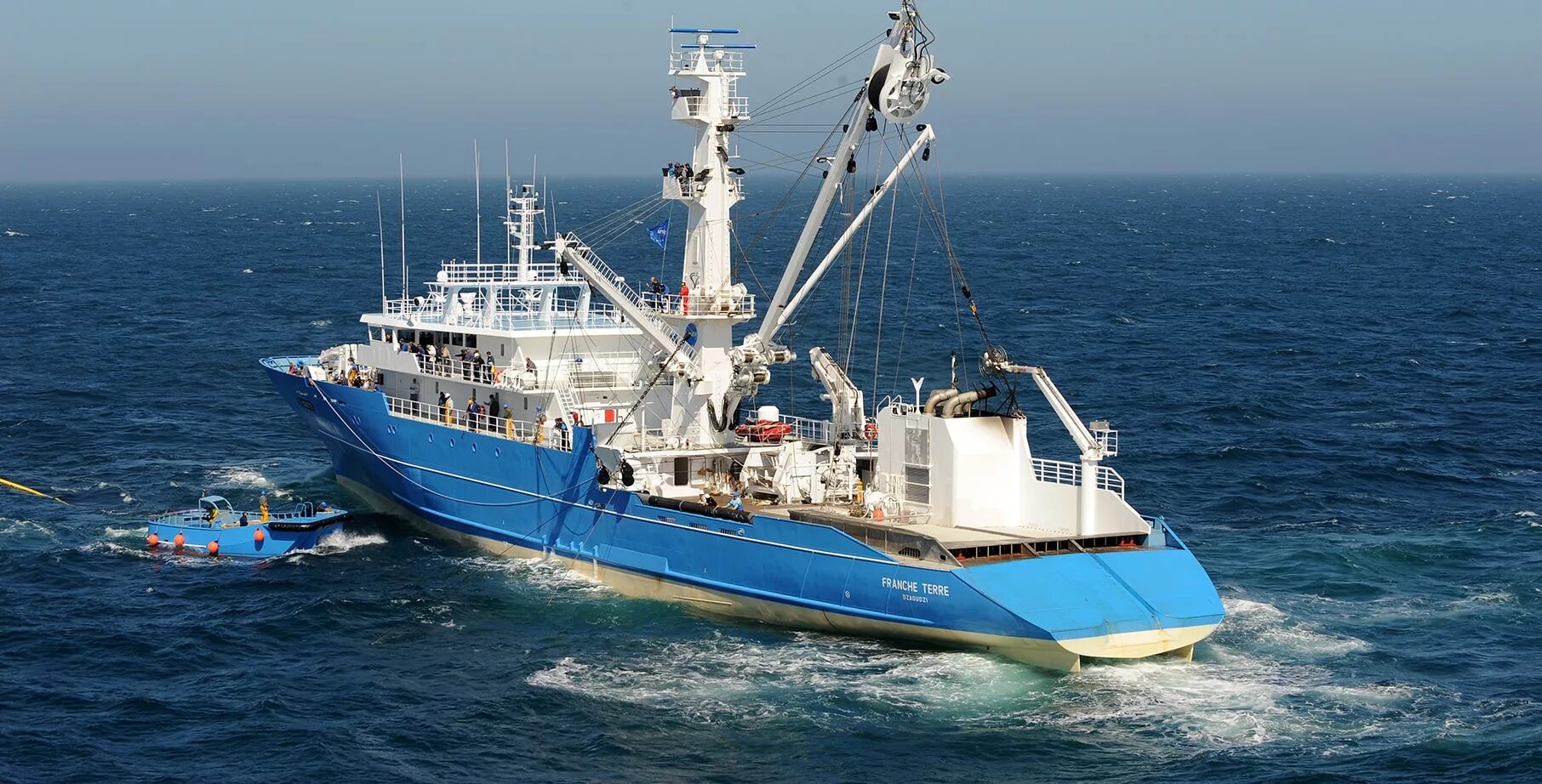 Корабли рыболовецкий сейнер. Мрс-80 владивосток памятник. Сейнер мрс 80. Сейнер. Рыболовецкий сейнер.