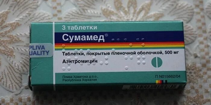 Три таблетки от простуды. Три таблетки от кашля антибиотик. Таблетки антибиотик от кашля взрослым 3 таблетки. Антибактериальные таблетки от кашля взрослым. Антибиотики в таблетках от простуды и кашля.