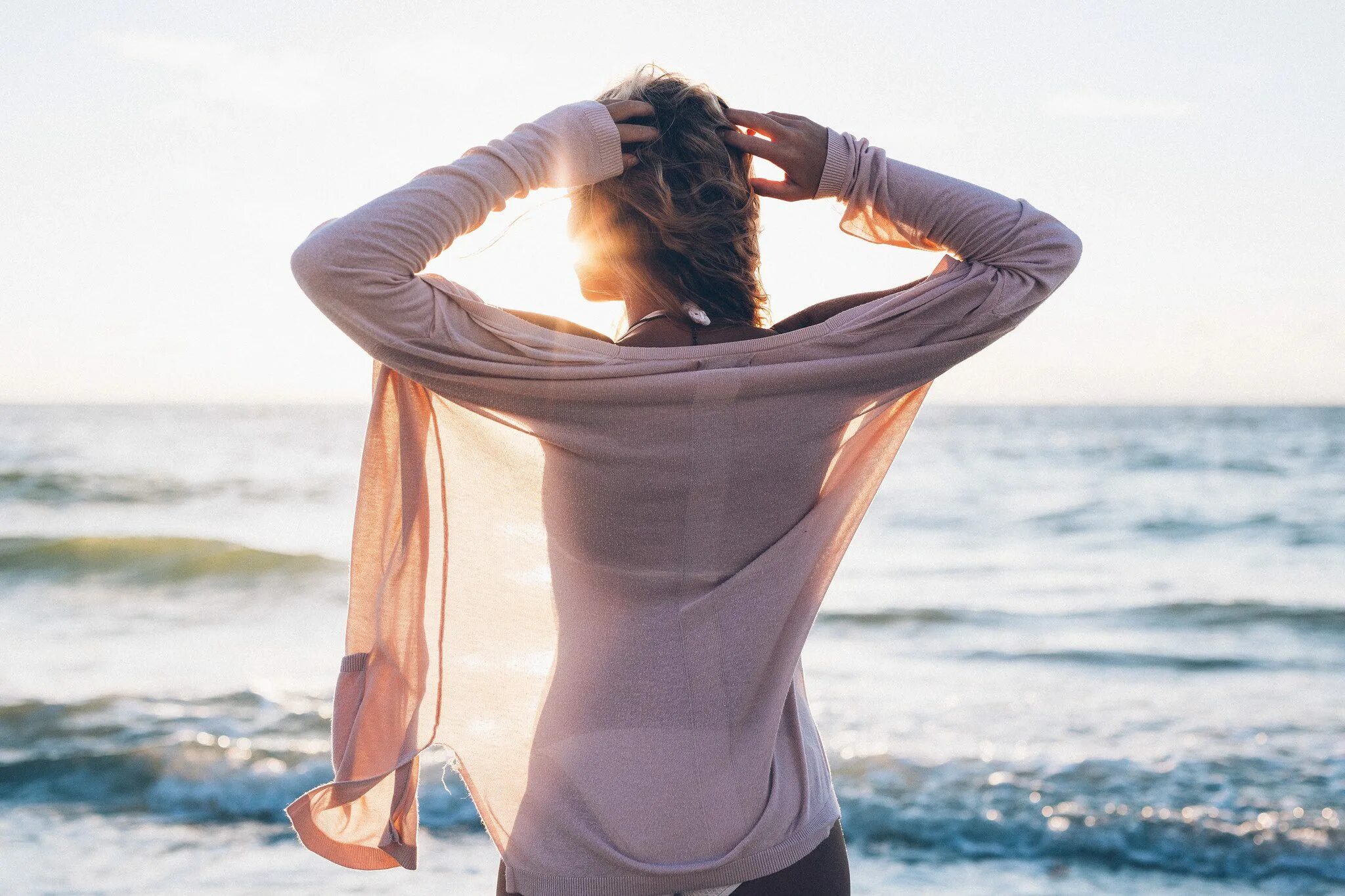 фотографии женщин спиной. фотографии женщин спиной. картинка блондинка со спины. девушка со спины. фотографии женщин спиной.