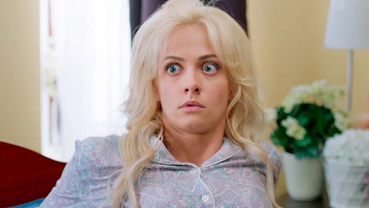 Девушка мажорка и бедный парень. Мажорка влюбилась в нищего. Влюблённый водитель. Мажорка влюбилась в нищего. Богачка и бедная.