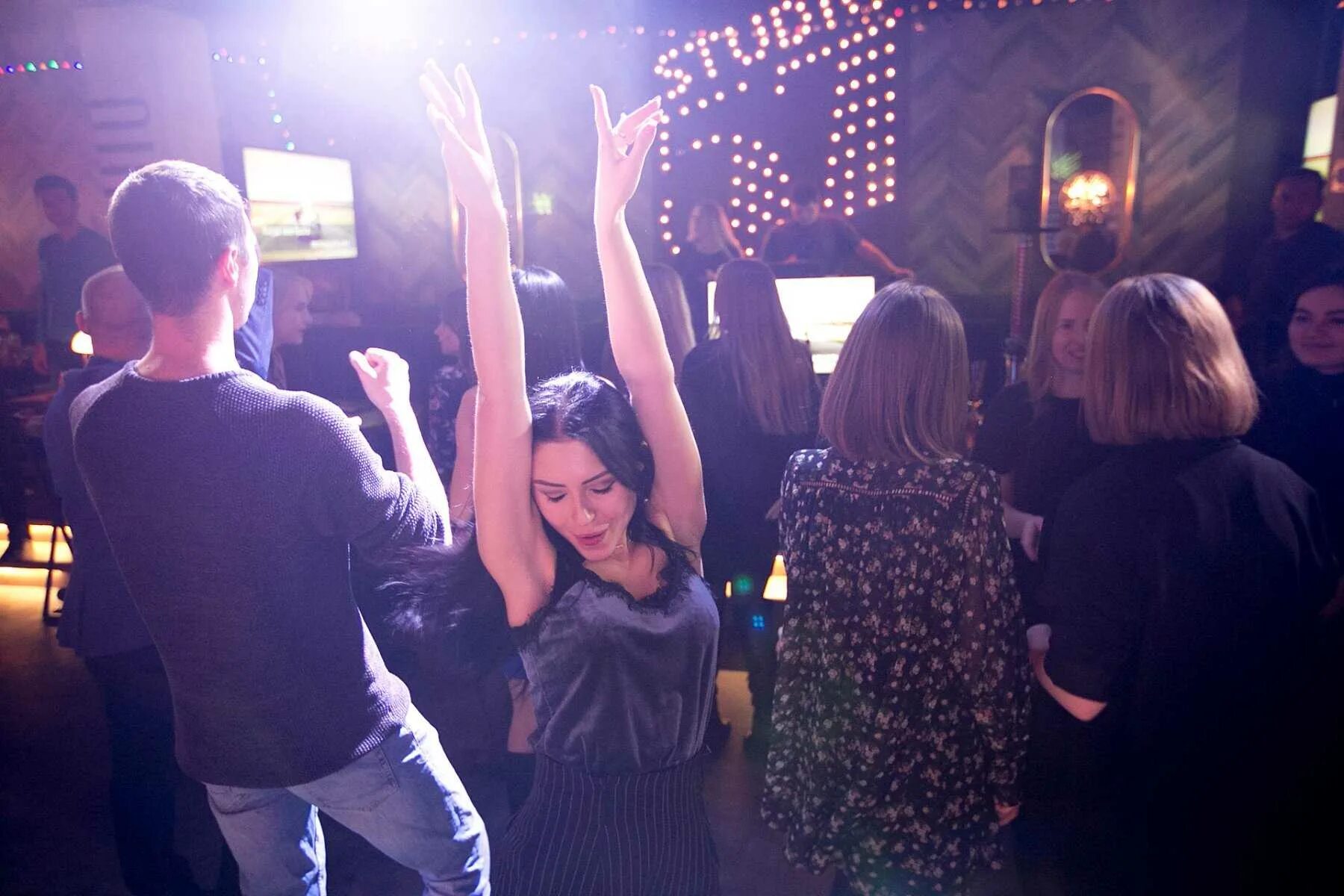 Студио 57, самара. Грэмми хабаровск караоке бар. Studio 57 самара. Кафе челентано самара. Ооо караоке.