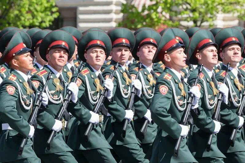 Новосибирский институт войск национальной гвардии. НВИ войск национальной гвардии. Курсанты НВИ ВНГ. Парадная форма национальной гвардии. Институты национальной гвардии рф