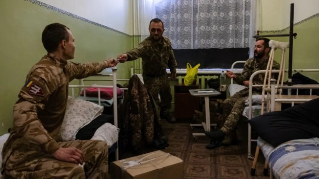 Военные пленные украины список. Украинские солдаты в плену. Российские солдаты попали в плен. Убитые украинские военные.