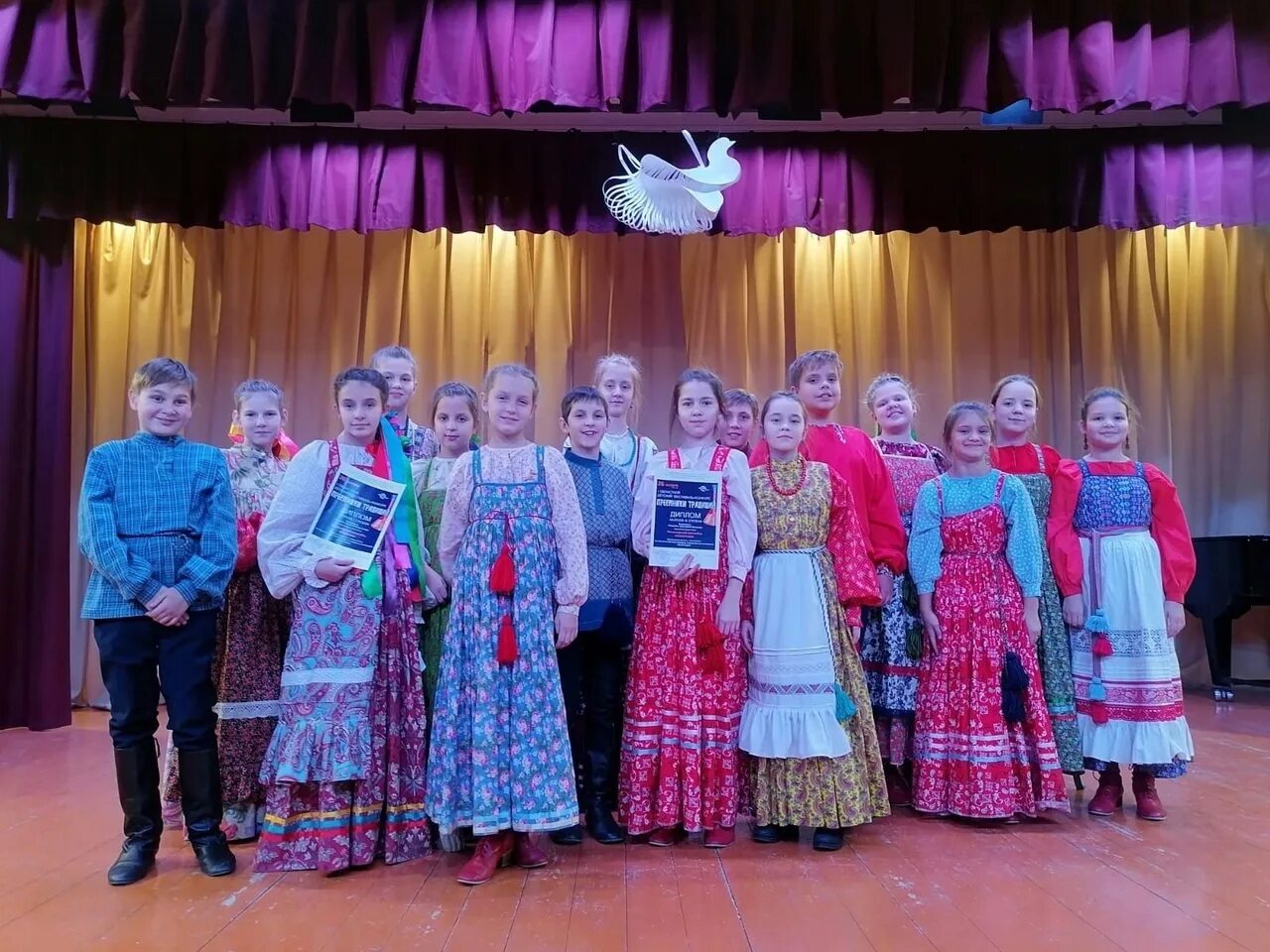 Ансамбль лауреаты. Ансамбль лауреаты. Агата кудрявцева ансамбль локтева. Коллектив конфетти. Ансамбль лауреаты.