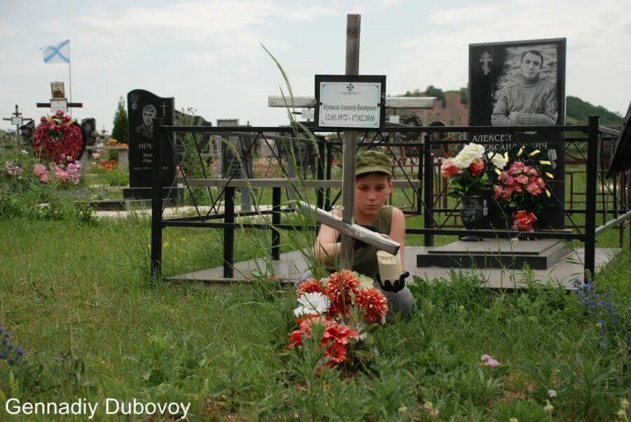 Могилы добровольцев Донбасса. Могилы в Донецке. Могилы солдат, погибших в ДНР. Донбасс 6 сентября