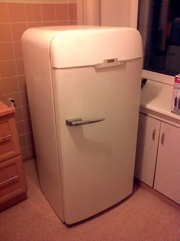 Холодильник ЗИЛ. Холодильник с рук. Отдам старый холодильник. Ручка холодильника ЗИЛ. Купить холодильник с рук