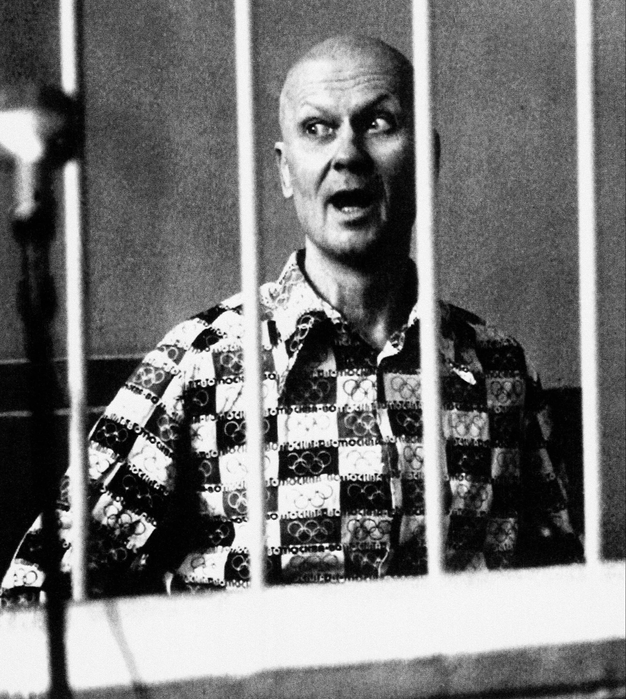 Андрей чикатило маньяк фото Сестра 45-й жертвы Чикатило: "Ванга сказала маме: "Ищи сына среди крестов" STARH
