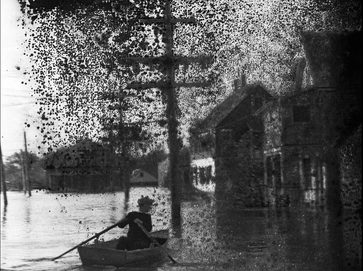 The caretaker it s just burning memory. Burning Memory the caretaker. Dark Flood still Liberty. The caretaker - it's just a Burning Memory. The Highwater Trilogy Bill Morrison.