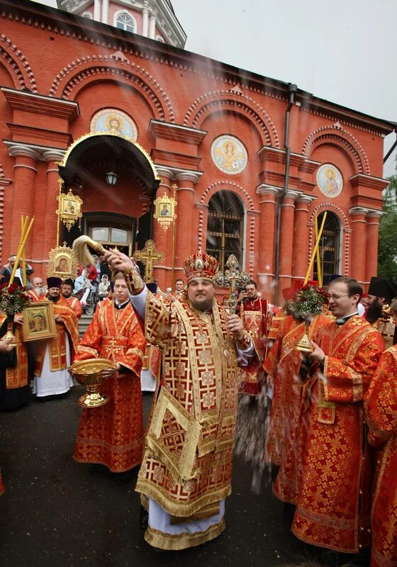 иконы храма бориса и глеба в зюзино. дьяконы в храме бориса и глеба в екатеринбурге. храм бориса и глеба в дегунино расписание богослужений. богослужения в храме бориса и глеба. храм бориса и глеба в дегунино епископ.