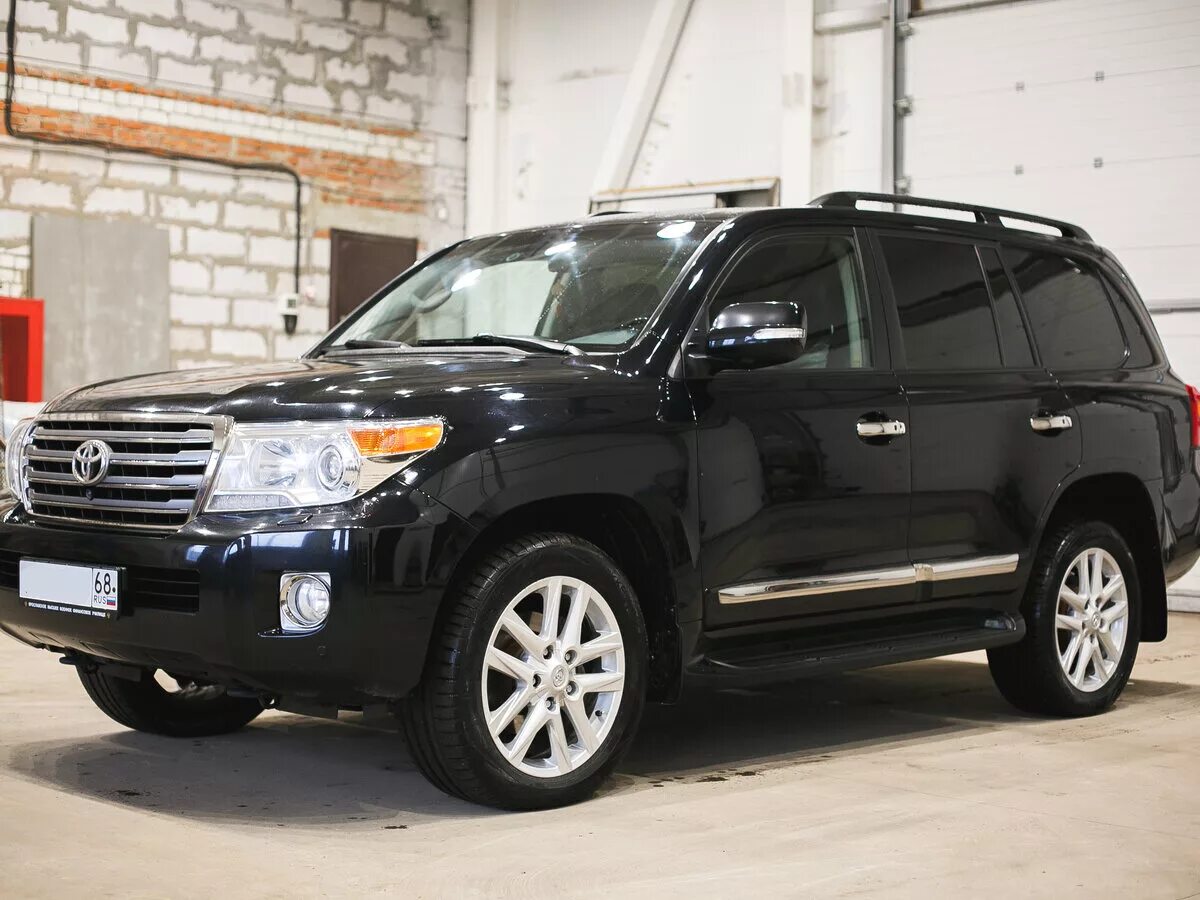 Купить круизер 200. Toyota Land Cruiser 2014. Тойота Крузер 200. Тойота ленд Крузер черный 2014. Toyota Land Cruiser 200 2014.