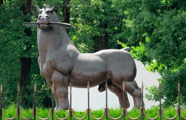 конь яр воронеж. отель яр воронеж памятник коню. памятник ярыж в воронеже. памятник ярыж в воронеже. воронежская лошадь.