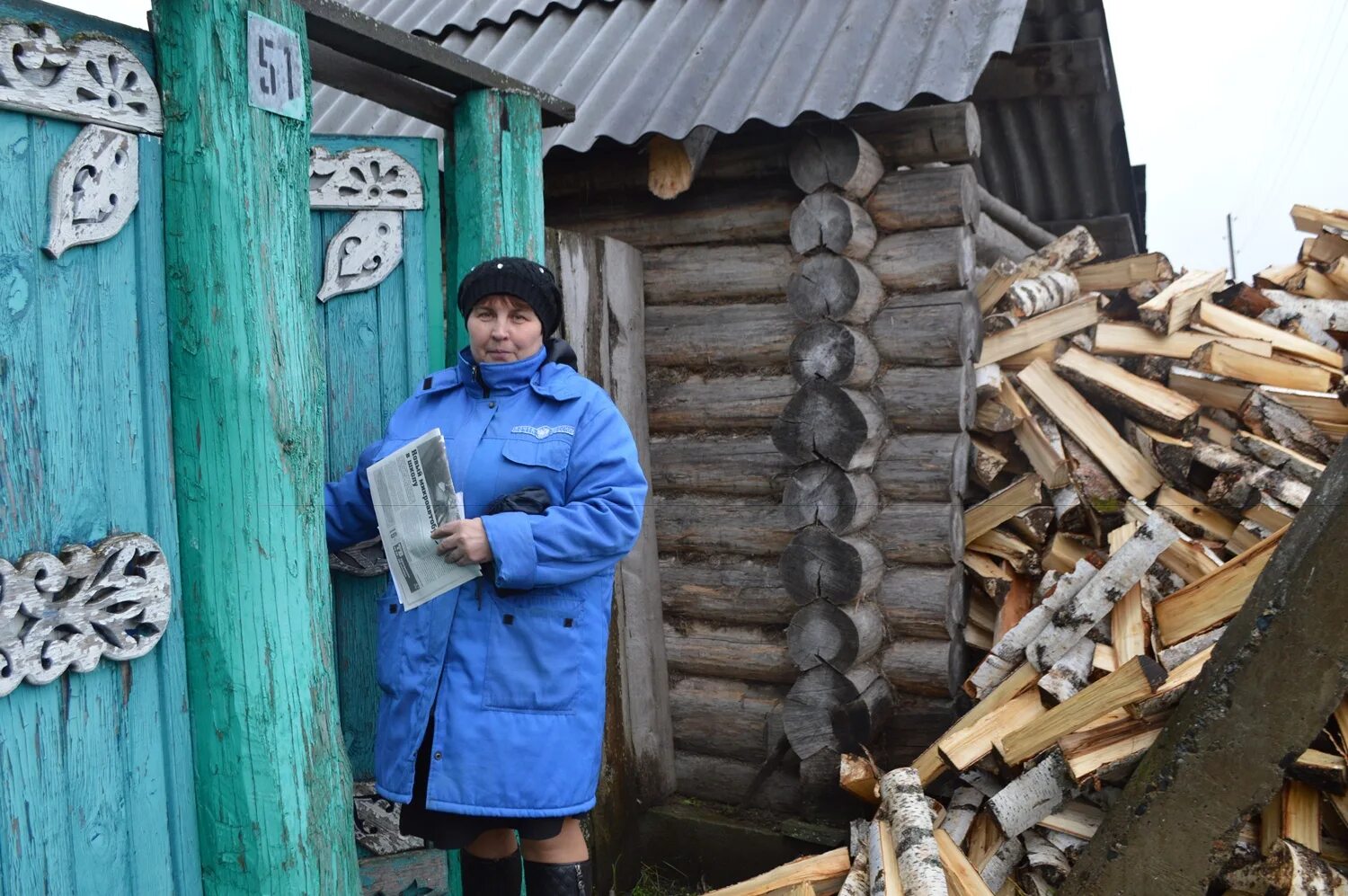 Работа почты в селе. Почтальон в деревне. почтальон в глубинке. почтальон в селе. деревенская почтальонка.