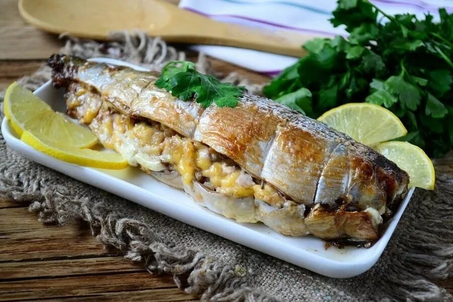 Скумбрия фаршированная рулетиком. Рецепты со скумбрией. Рецепты со скумбрией. Скумбрия фаршированная рулетиком. Скумбрия в духовке.