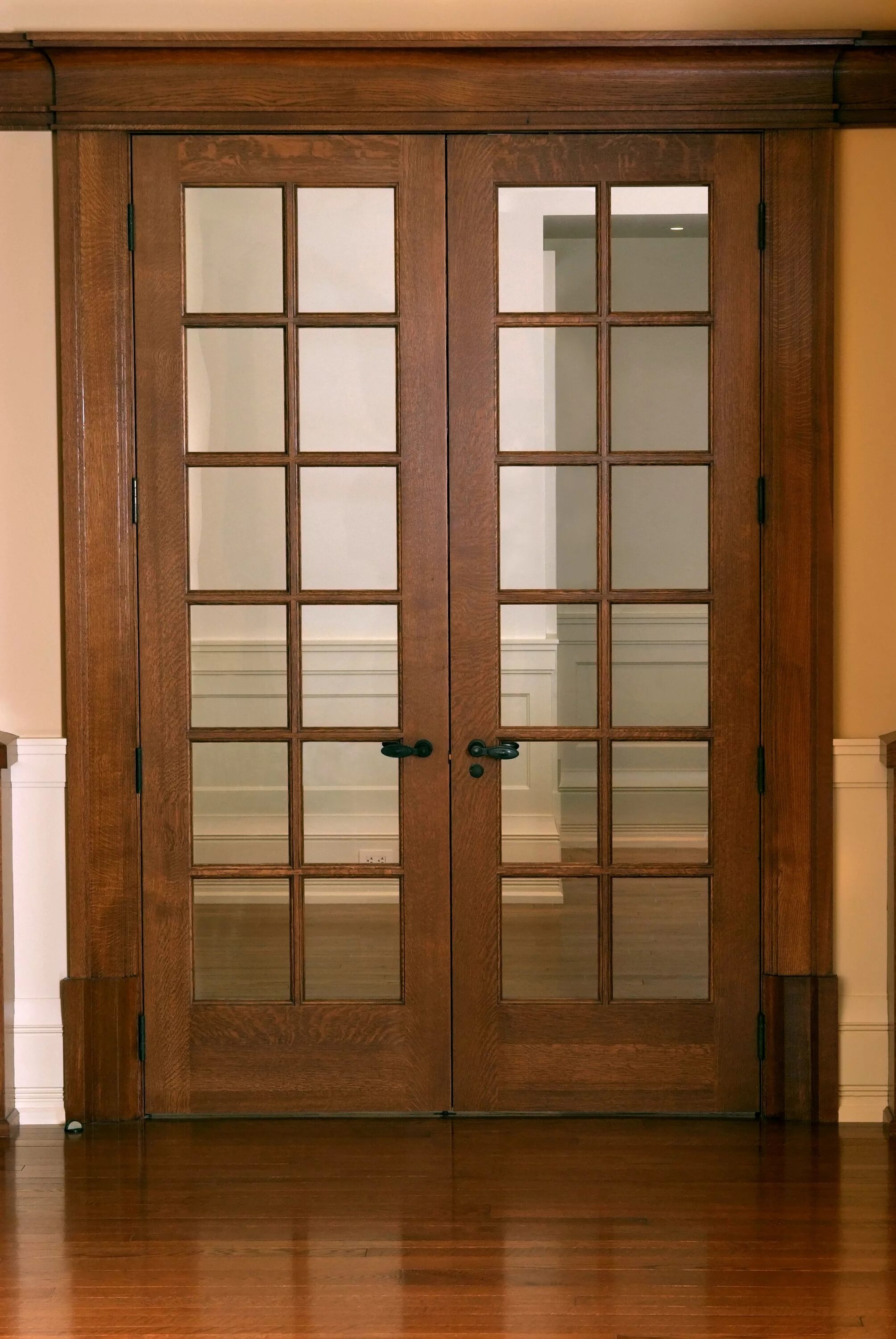Раскладка двери. Деревянная дверь. Французские двери. Деревянные двери со стеклом межкомнатные. Деревянная дверь со стеклом.