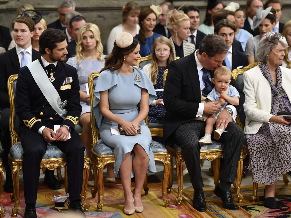 Prince oscar. Королевская семья швеции принцесса софия. prince oscar швеция. принцесса виктория швеция туфи. принцесса софия швеция ноги.
