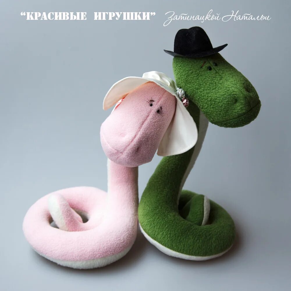 Символ года змея из фетра. Текстильная игрушка змея. тильда змея. игрушки из фетра змея. шитые игрушки змея.