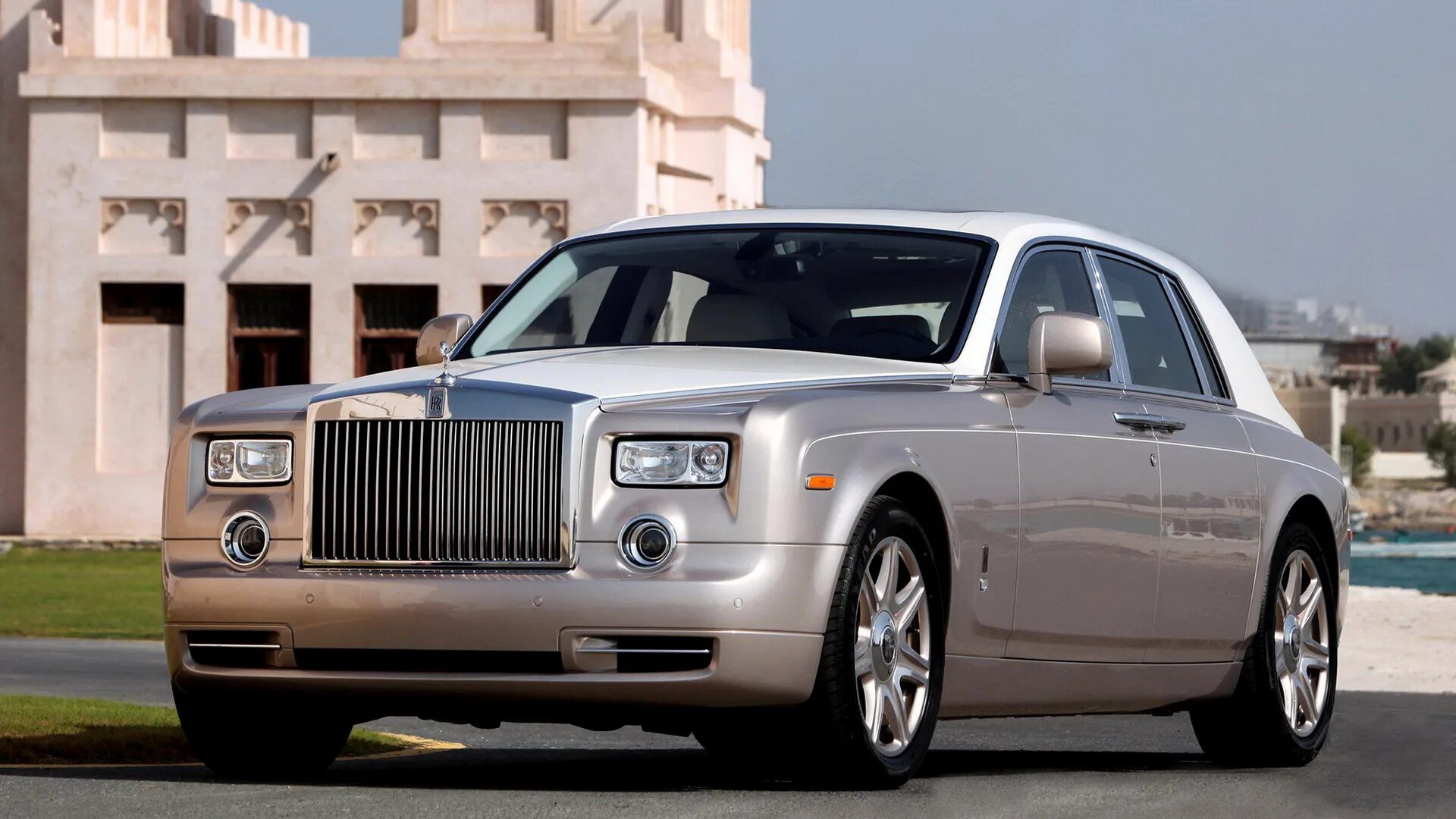 Роллс ройс россия. Машина Rolls Royce Phantom. Роллс Ройс Фантом 2009. Rolls-Royce Phantom (VII). Rolls Royce Phantom 7.