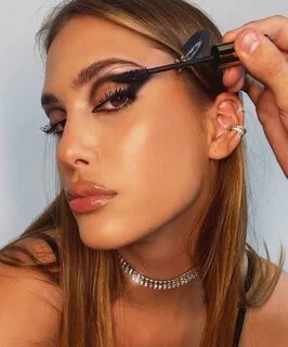 CLAUDIU BURCĂ on Instagram: "⚡ ️SULTRY LASHES ⚡ ️for my gorgeous friend @thea_cost