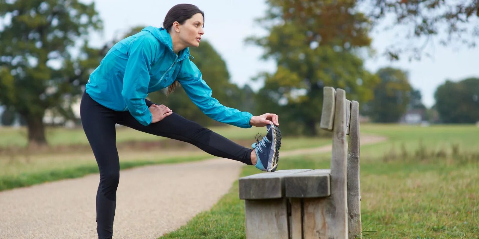 Exercise is great. Разминка на улице. Пешая разминка. Разминка бег. Физическая активность девушка.