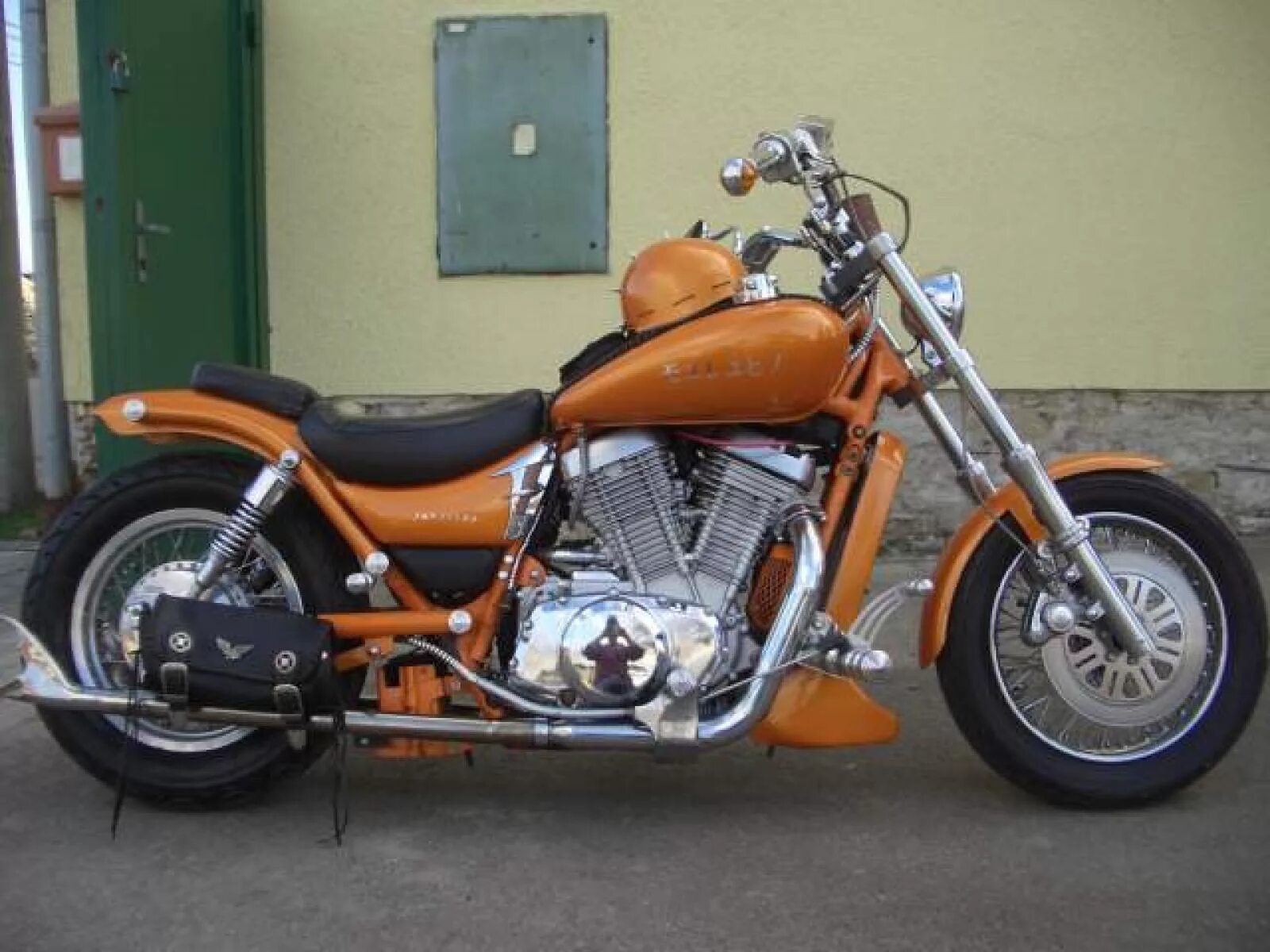 Классик 400. Сузуки интрудер 400. suzuki intruder 400. intruder 400 classic. штатный выхлоп сузуки интрудер 1994 года.