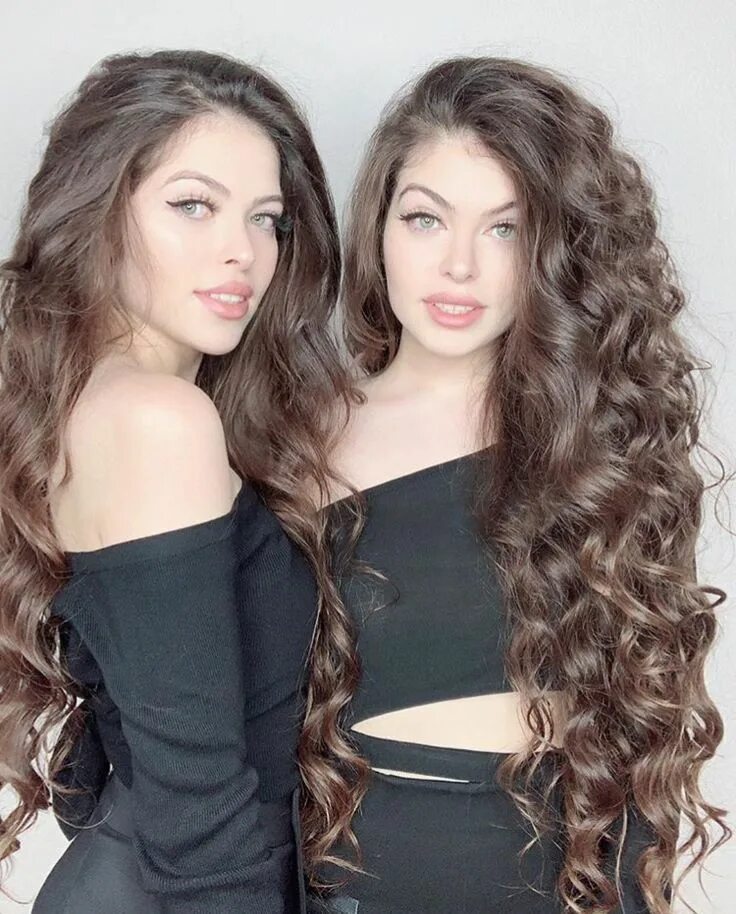 Gülcan sahinur twins близнецы. Merrell twins. Близняшки с платьем. Катя твинс близняшки. Gulcan sahinur.