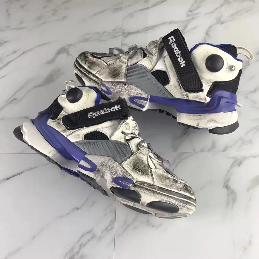 Кроссовки с чехлами из 2000. Vetements x reebok genetically modified pump. reebok pump genetically modified. reebok pump vetements. кроссовки vetements x reebok.