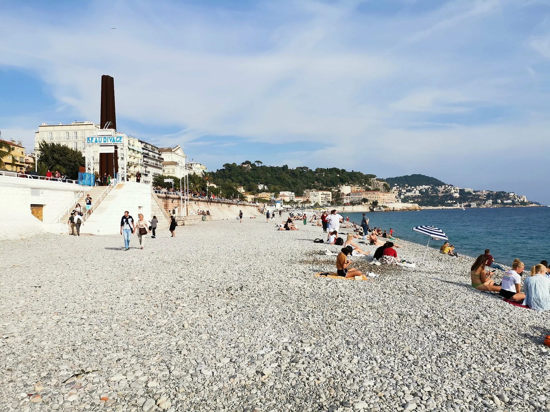 Nice beach. Пляж де карра Ницца. Муниципальное пляж Ниццы. Ницца Центральный пляж. Ницца сентябрь 2019 пляж.