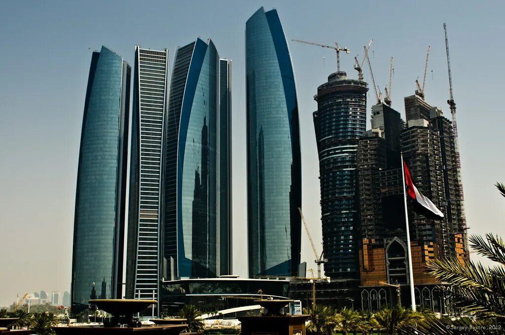 Etihad towers. Этихад тауэрс в абу даби. башни этихад (etihad towers). абу даби три башни. небоскреб этихад.