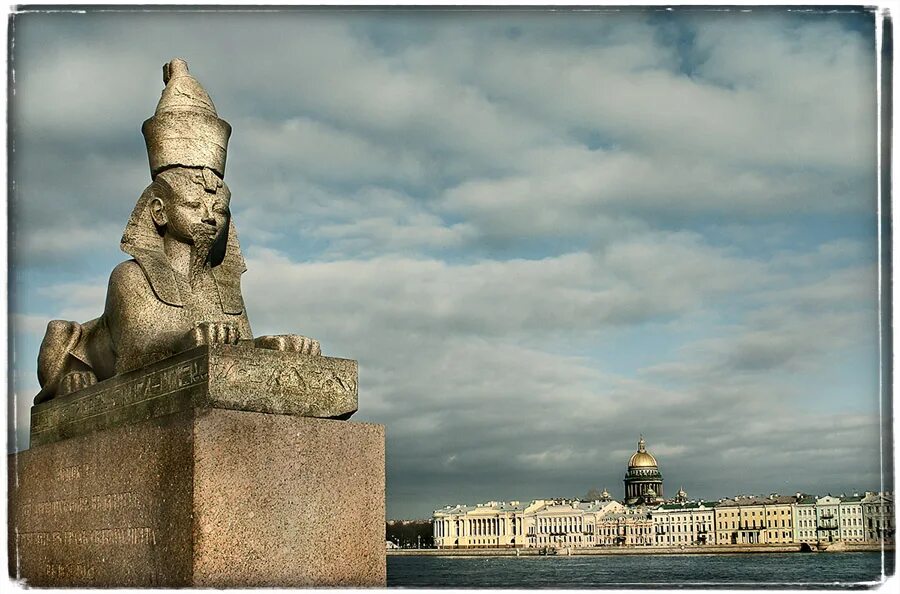 Сфинкс спб. Сфинксы напротив академии художеств санкт-петербург. питер достопримечательности сфинкс. сфинксы на свердловской набережной спб. сфинкс питер туман.