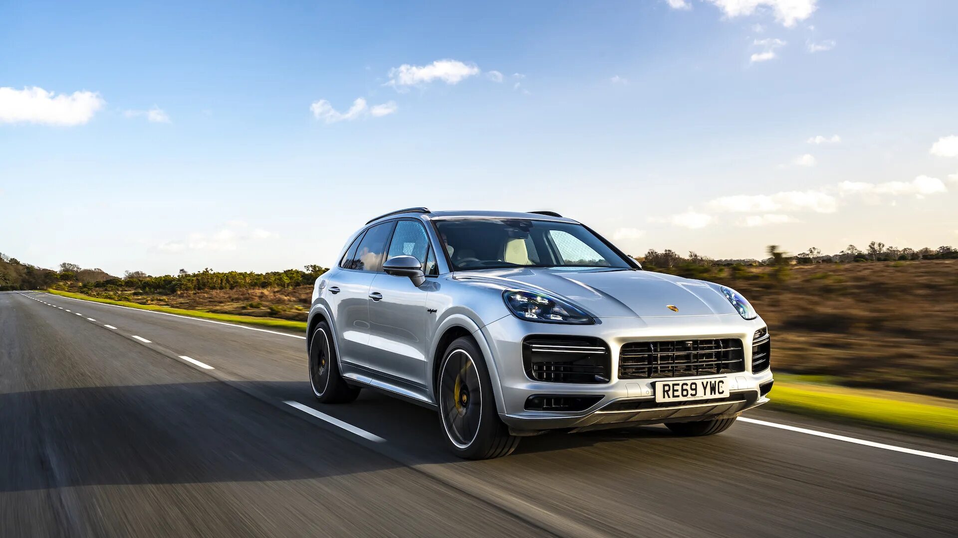 Cayenne turbo e hybrid. Porsche cayenne turbo s e-hybrid. porsche cayenne turbo s e-hybrid 2019. porsche cayenne turbo s. порше кайен турбо s гибрид 2025.