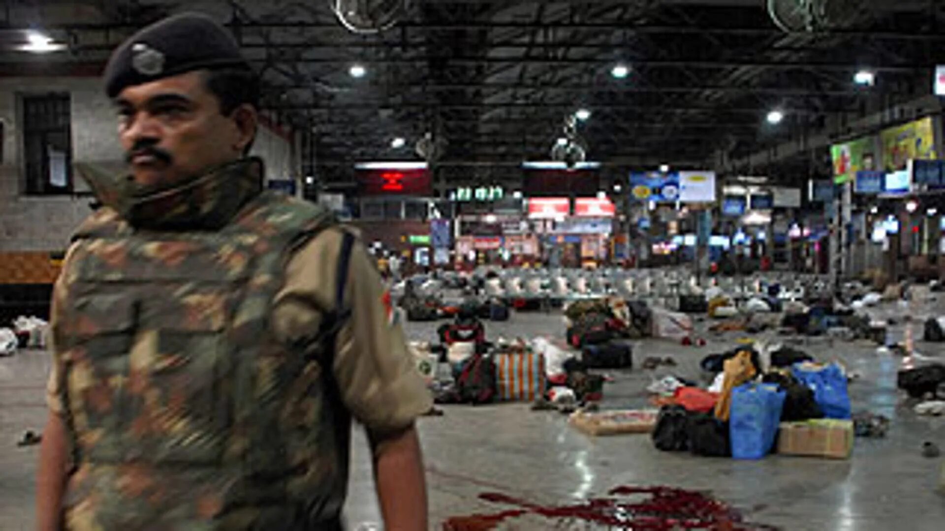 Отель мумбаи сколько погибло. Индия 2008 теракт отель Мумбаи. Террористическая атака в Мумбаи в 2008.