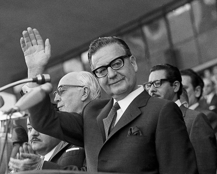 Чили альенде. Сальвадор альенде 1973. Сальвадор альенде фото. Чили альенде. Чили альенде.