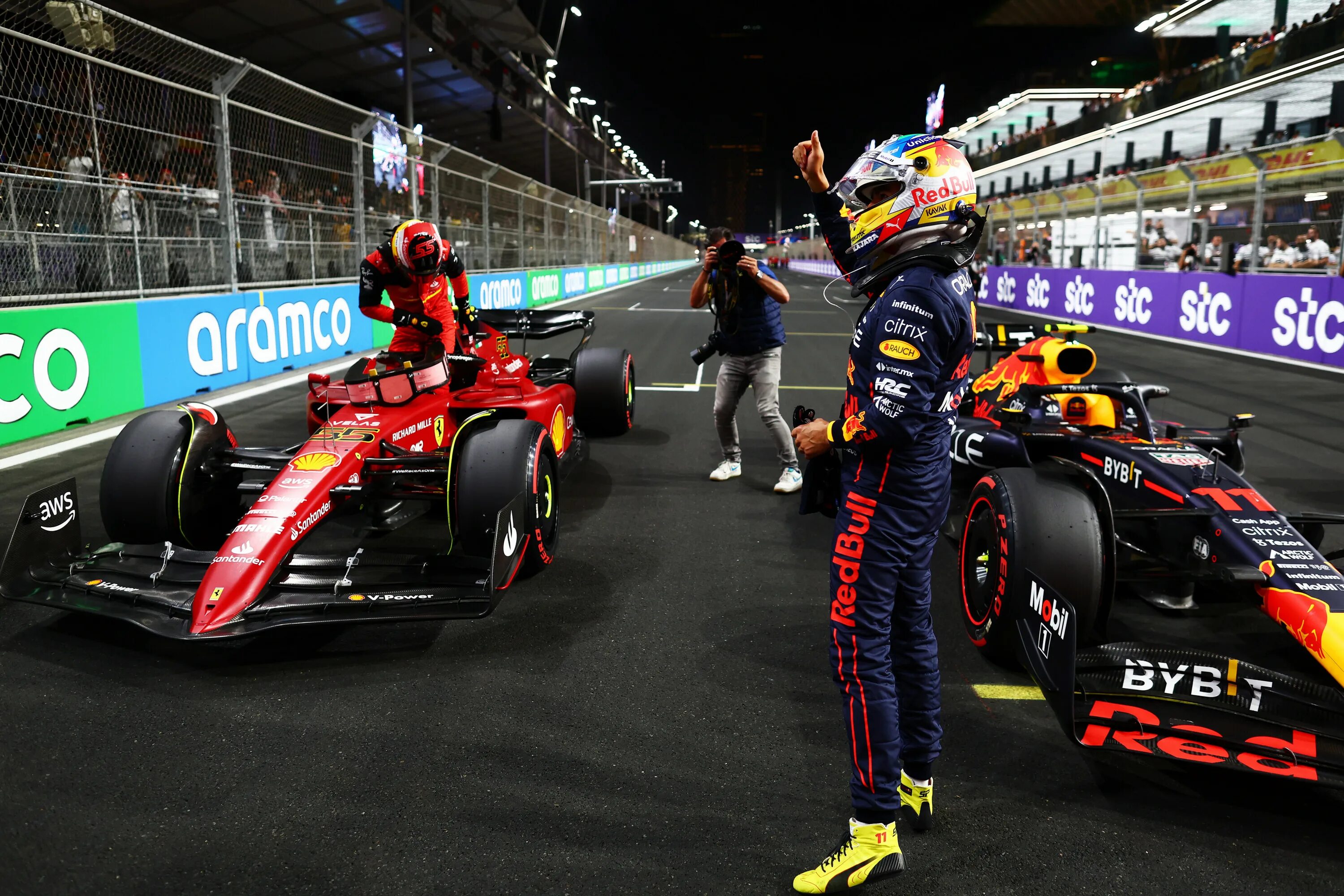 Grand prix f1 2022. F1 2022 Jeddah. Болиды ф1 2022. Red bull f1 2022. Формула 1 2024 год саудовская аравия