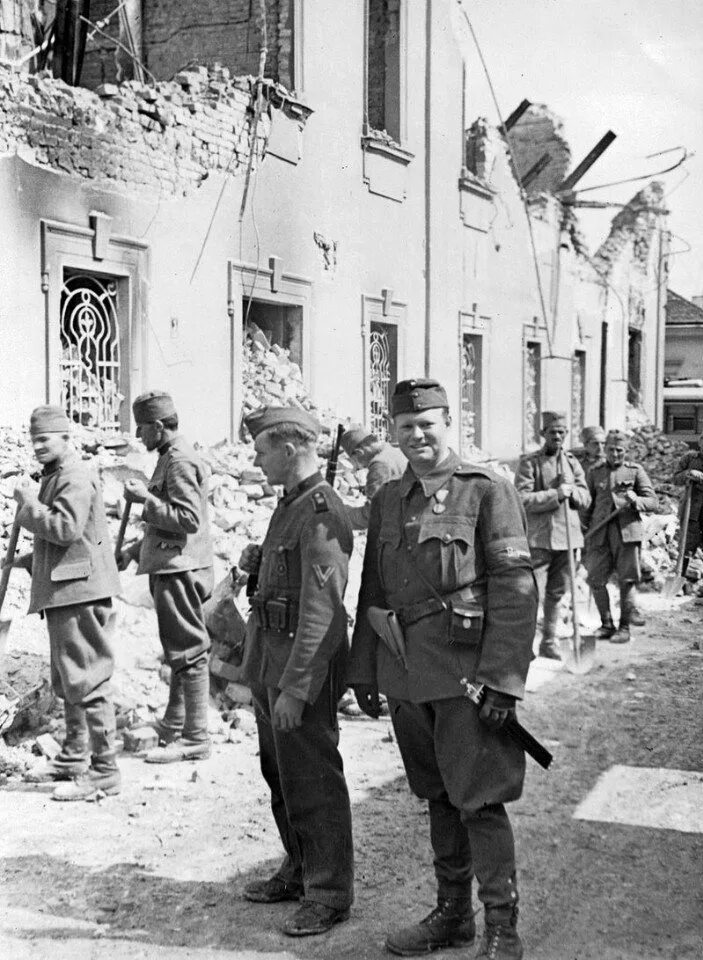 Белград 1941. Венгерский солдат 1941. Венгерские военнопленные