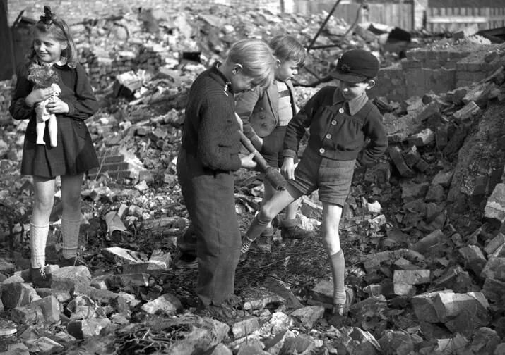 Помощь германии после войны. Дети Германии после 1945. Германия 1945 немцы дети. Германия после второй мировой войны дети.