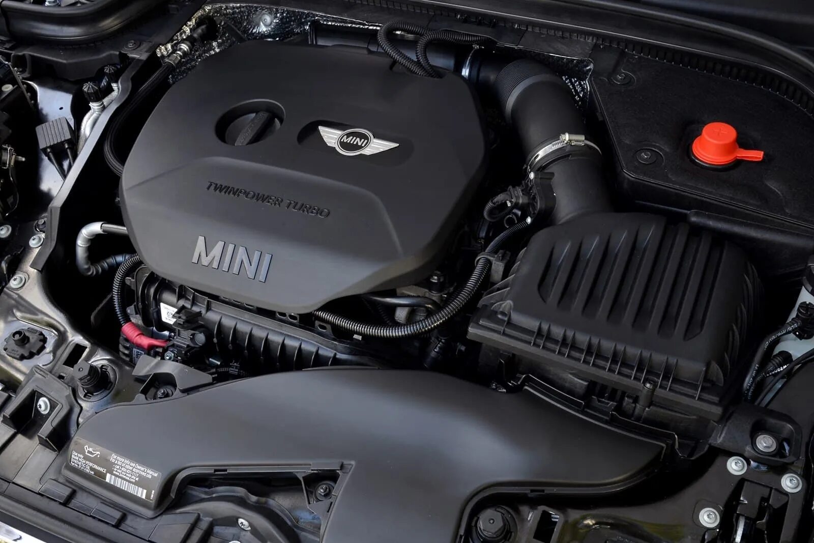 Какой двигатель в мини. Мотор мини Купер с 56. Mini Cooper дизельный мотор 2015 год. Мотор мини Купер 2.0 турбо 231 л с. Двигатель TWINPOWER Turbo мини Купер.