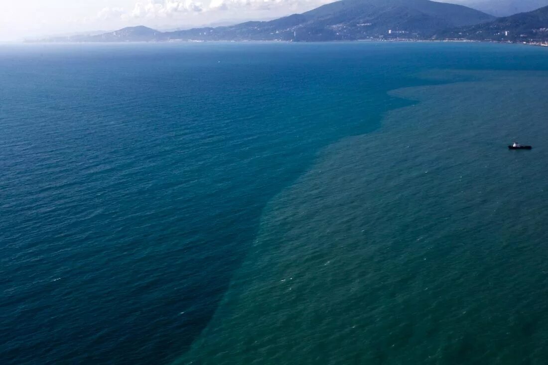 Вода в тихом и атлантическом океане. Тихий океан и Атлантический океан. Два моря. Море черного цвета. Слияние морей.