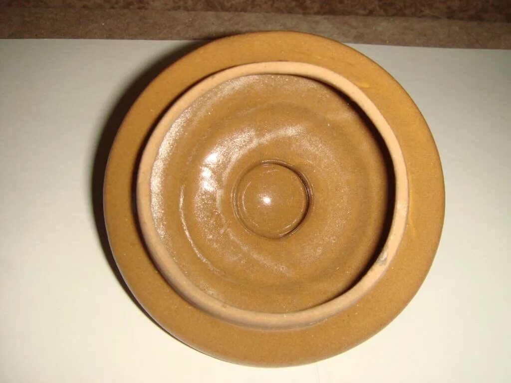 гончарные изделия на прозрачном фоне. 65л. крышки керамические для горшочков. расписные чугунки. крышки керамические для горшочков.