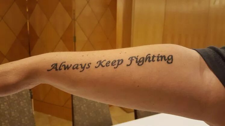 Always keep Fighting тату. Always keep the Fight тату на руке. Always keep the Faith на руке сбоку. Тату always drunk мужская. Always keep the best