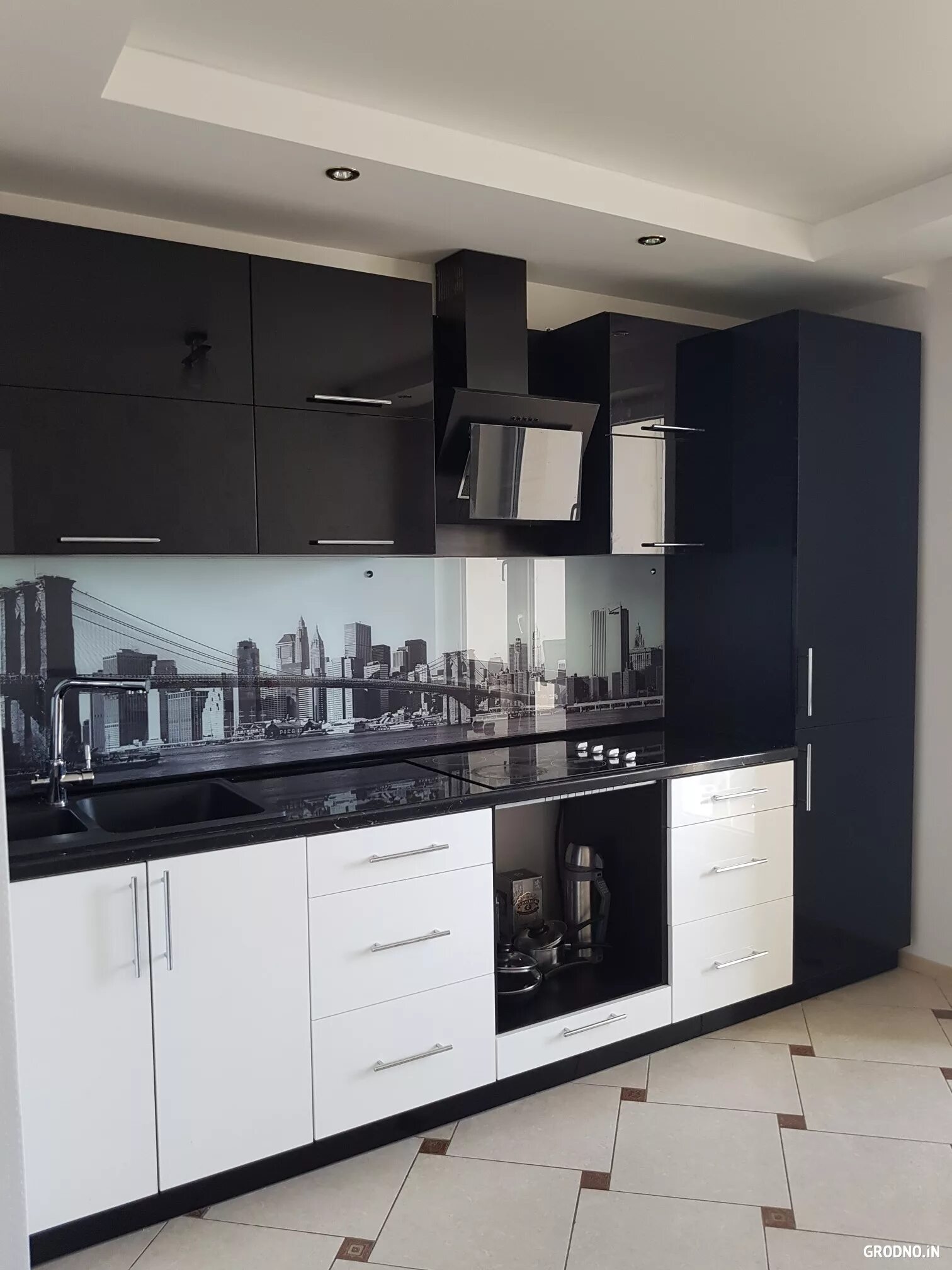 Кухни гродно фото. Мебель кухонные красный чёрный. Кухни в гродно с ценами и фото. Все для кухни гродно. Кухонный гарнитур красный с черным.