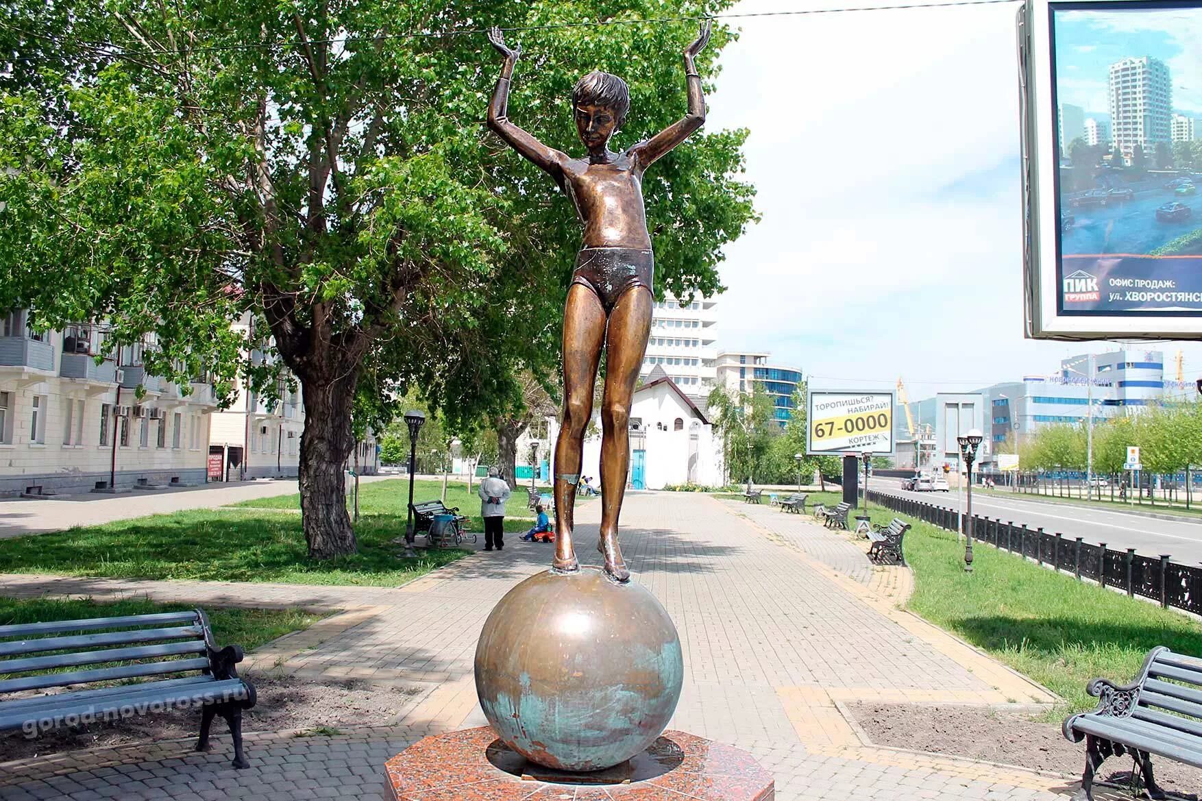Памятник девочка на шаре Новороссийск. Скульптура девочка на шаре Новороссийск. Пикассо девочка на шаре. Девочка на шаре Драгунский.