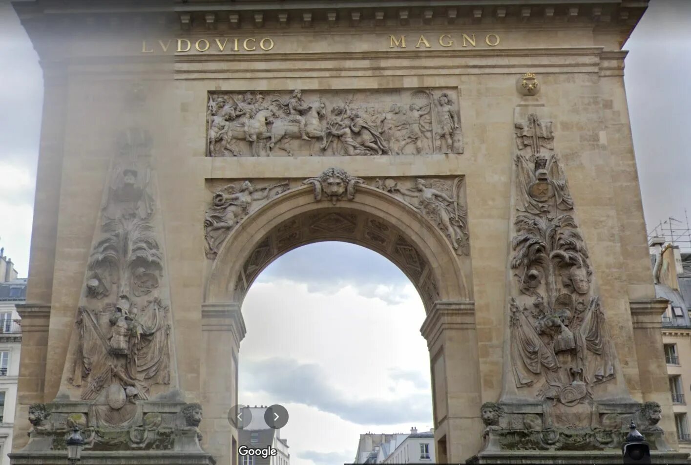 Триумфальная арка сен Дени. Арка сен-Дени барельефы. Триумфальная арка сен Дени в Париже. Ворота сен Дени барельеф.